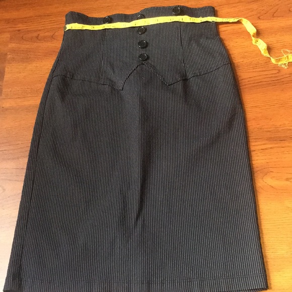 Pin striped pencil skirt - Picture 6 of 7